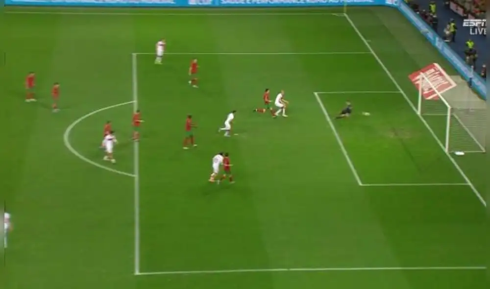 Burak Yılmaz marcó el descuento para Turquía. Foto: captura ESPN. Burak Yılmaz marcó el descuento para Turquía. Foto: captura ESPN.