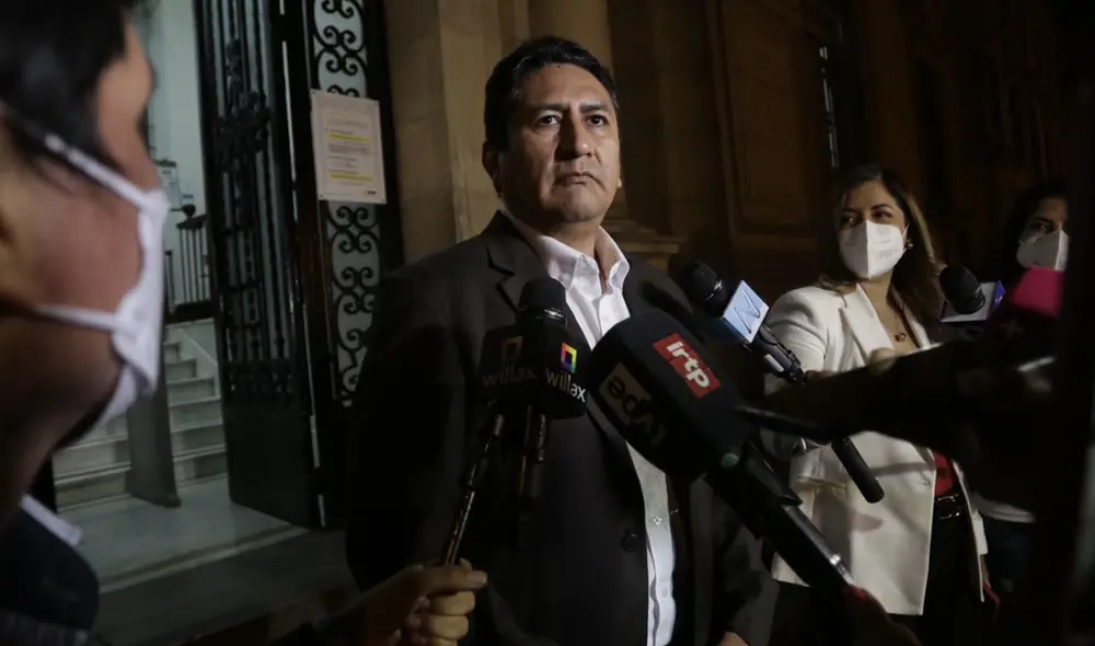 El primer ministro ha sostenido reuniones durante la jornada, entre ellos con el líder de Perú Libre. Foto: Gerardo Marín