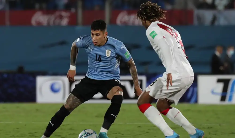 Uruguay y Perú se enfrentan por la fecha 17 de las Eliminatorias Qatar 2022. Foto: EFE