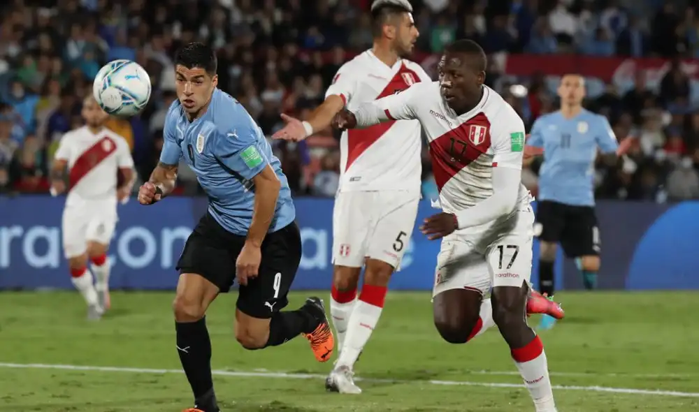 Uruguay y Perú se enfrentan por la fecha 17 de las Eliminatorias Qatar 2022. Foto: EFE