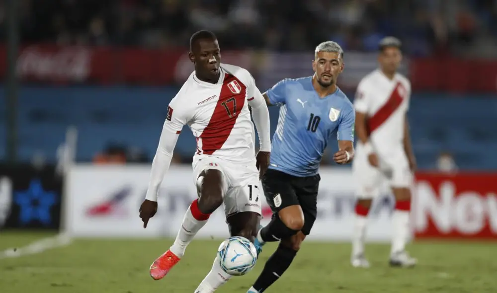 Uruguay y Perú se enfrentan por la fecha 17 de las Eliminatorias Qatar 2022. Foto: EFE Uruguay y Perú se enfrentan por la fecha 17 de las Eliminatorias Qatar 2022. Foto: EFE
