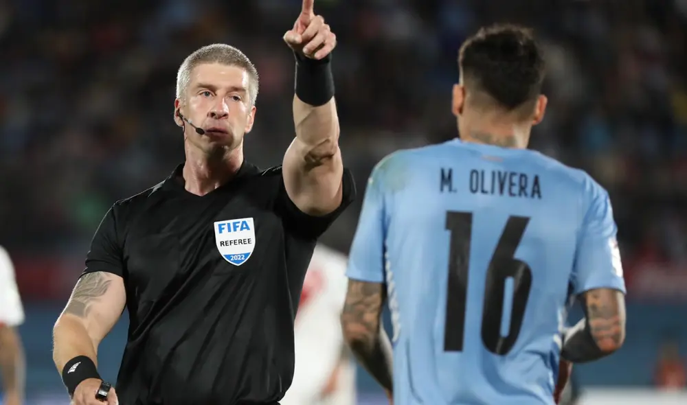 Árbitro Anderson Daronco tuvo un cuestionable desempeño en el encuentro de Perú vs. Uruguay en la última fecha por las Eliminatorias Qatar 2022. Foto: EFE Árbitro Anderson Daronco tuvo un cuestionable desempeño en el encuentro de Perú vs. Uruguay en la última fecha por las Eliminatorias Qatar 2022. Foto: EFE
