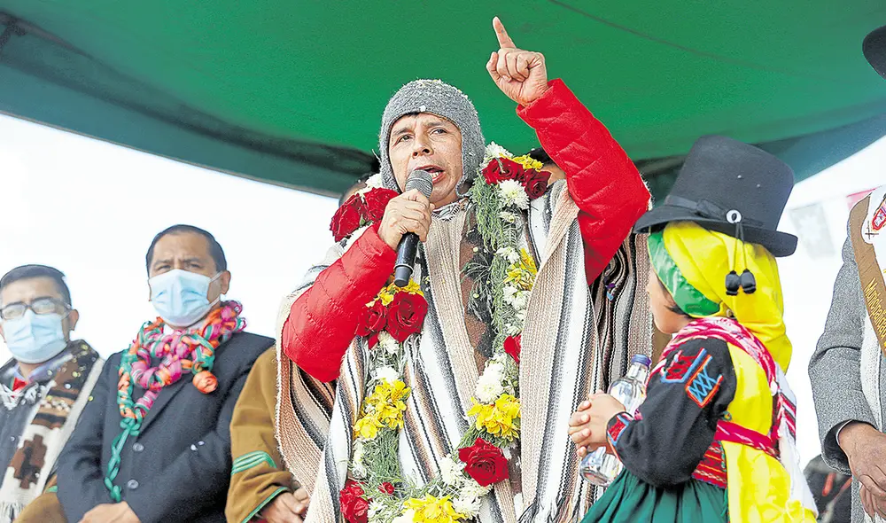 Confronta. El presidente Castillo anuncia que irá al Congreso, pero cuestiona a la prensa. Foto: Aldair Mejía/La República Confronta. El presidente Castillo anuncia que irá al Congreso, pero cuestiona a la prensa. Foto: Aldair Mejía/La República