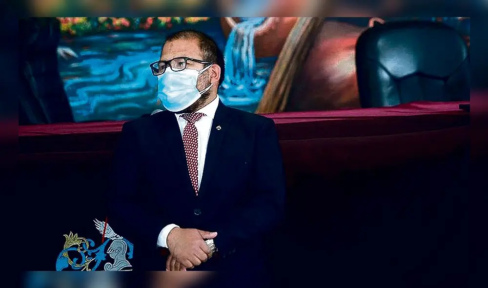 En apuros. Alcalde Candia dice que no podía anular proceso. Foto: La República En apuros. Alcalde Candia dice que no podía anular proceso. Foto: La República