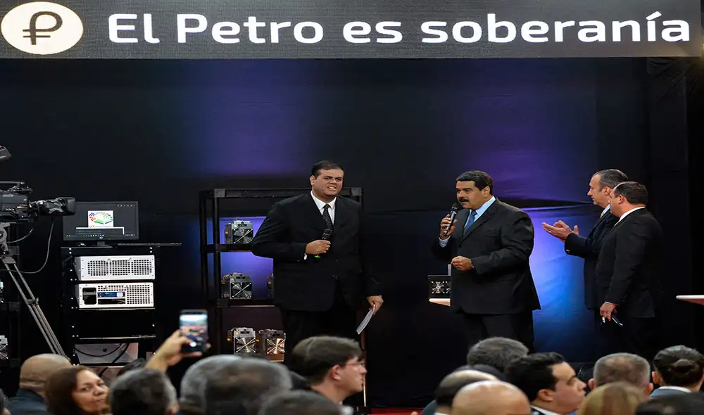 Nicolás Maduro ha resaltado el petro como un criptoactivo vital para la recuperación económica de Venezuela, un país con severa crisis desde que el líder chavista asumió el poder. Foto: AFP Nicolás Maduro ha resaltado el petro como un criptoactivo vital para la recuperación económica de Venezuela, un país con severa crisis desde que el líder chavista asumió el poder. Foto: AFP