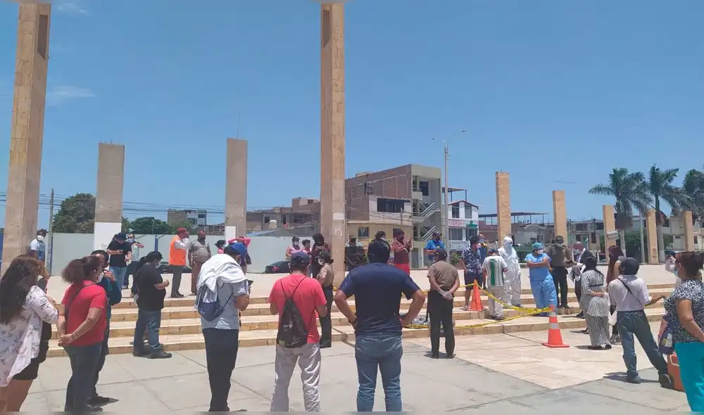 Cuerpo de hombre sin vida se encontró en el Paseo de los Héroes. Foto: Rosita Quincho Cuerpo de hombre sin vida se encontró en el Paseo de los Héroes. Foto: Rosita Quincho