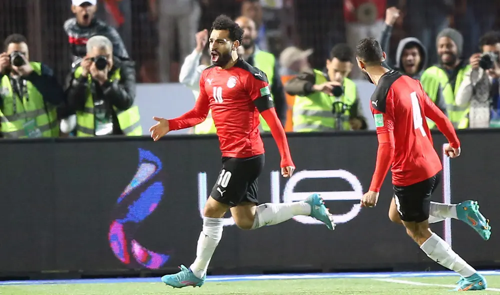 Salah celebra el autogol rival provocado por él. Foto: EFE
