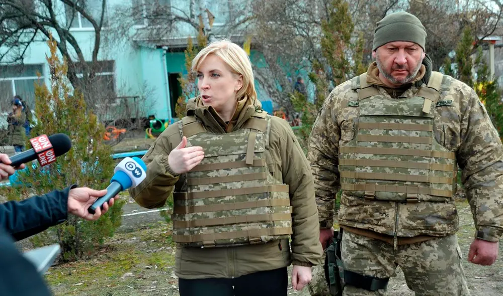 “Rusia exige paridad. Por ejemplo, guardias fronterizos por guardias fronterizos, marineros por marineros. Tengo una pregunta: ¿a quién reemplazaremos por los alcaldes?”, declaró Irina Vereshchuk. Foto: DPA “Rusia exige paridad. Por ejemplo, guardias fronterizos por guardias fronterizos, marineros por marineros. Tengo una pregunta: ¿a quién reemplazaremos por los alcaldes?”, declaró Irina Vereshchuk. Foto: DPA