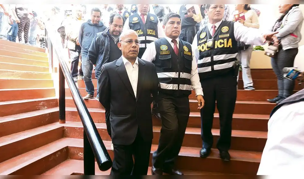 José luis cavero. Fue una de las piezas clave en la campaña de Alfredo Zegarra, obtuvo su libertad por exceso de carcelería. José luis cavero. Fue una de las piezas clave en la campaña de Alfredo Zegarra, obtuvo su libertad por exceso de carcelería.