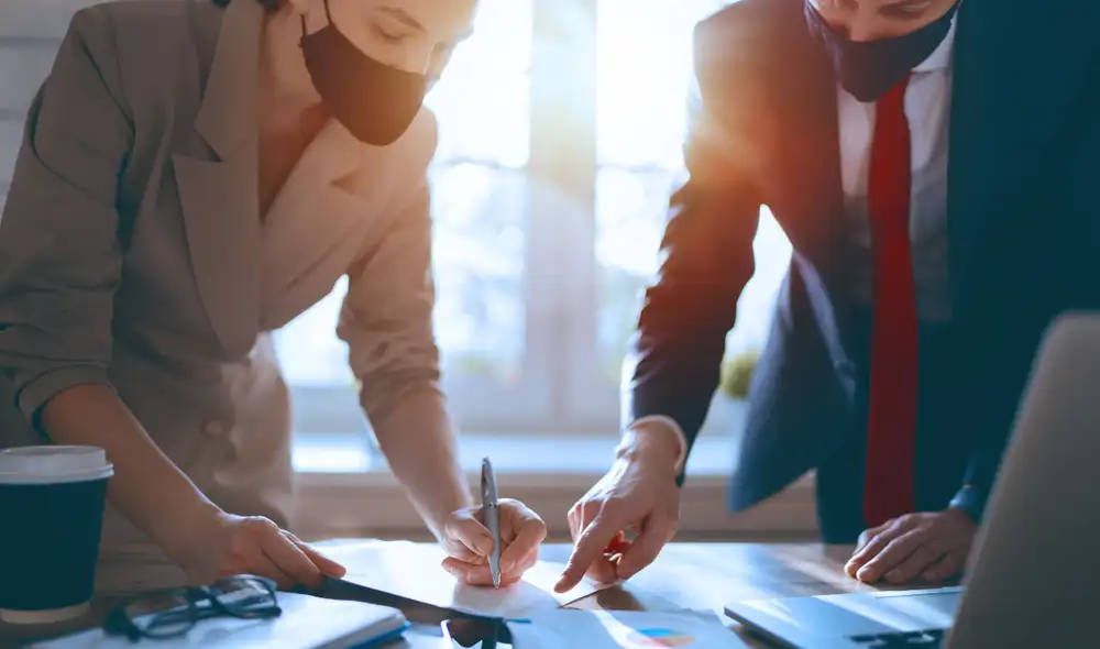 También se aprobó ampliar el plazo de acogimiento al Programa de Fortalecimiento Patrimonial de entidades microfinancieras hasta el 30 de abril. Foto: Envato.