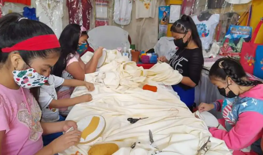 La maestra artesana monsefuana Manuela Ayasta Caicedo informó que esta pieza única de arte registra un avance de más del 30%. Foto: difusión La maestra artesana monsefuana Manuela Ayasta Caicedo informó que esta pieza única de arte registra un avance de más del 30%. Foto: difusión