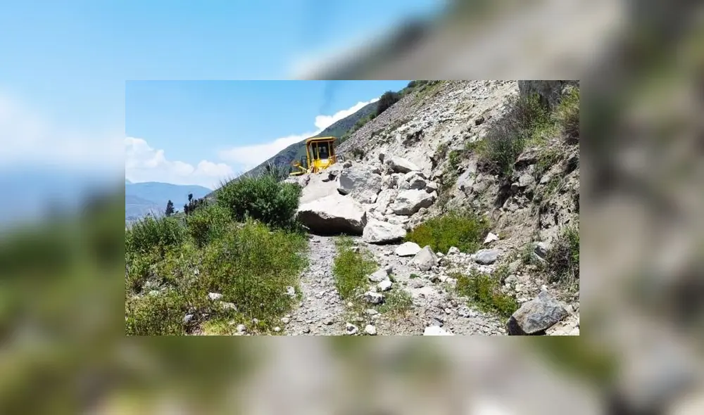 Deslizamientos de rocas y lodo por sismos provocaron obstrucción de vías. Foto: GORE Arequipa