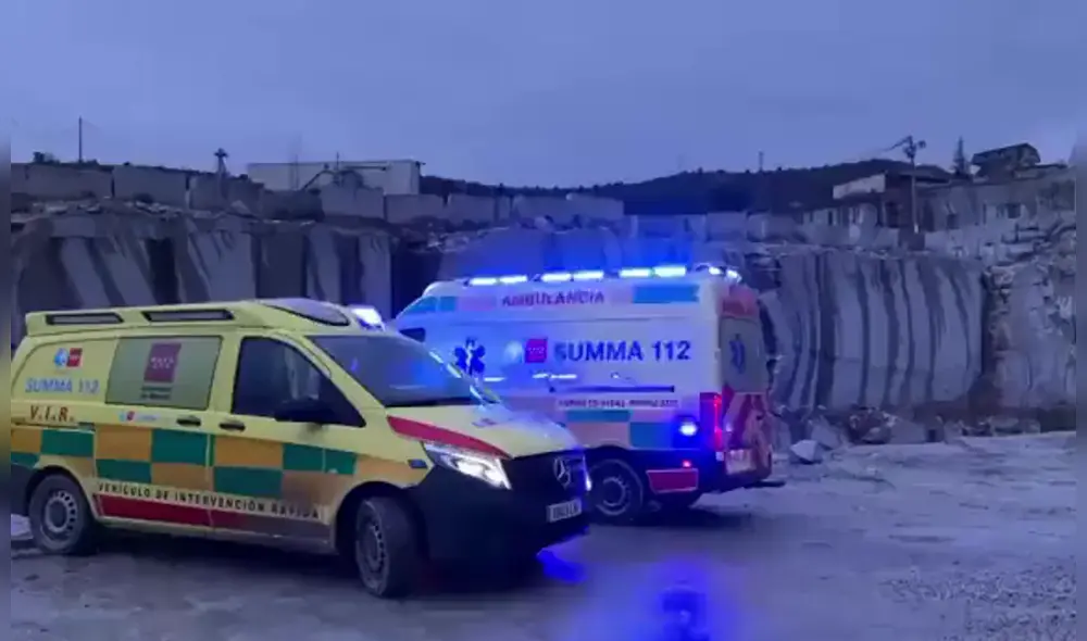 Efectivos del Summa en el lugar del accidente. Foto: Comunidad de Madrid Efectivos del Summa en el lugar del accidente. Foto: Comunidad de Madrid