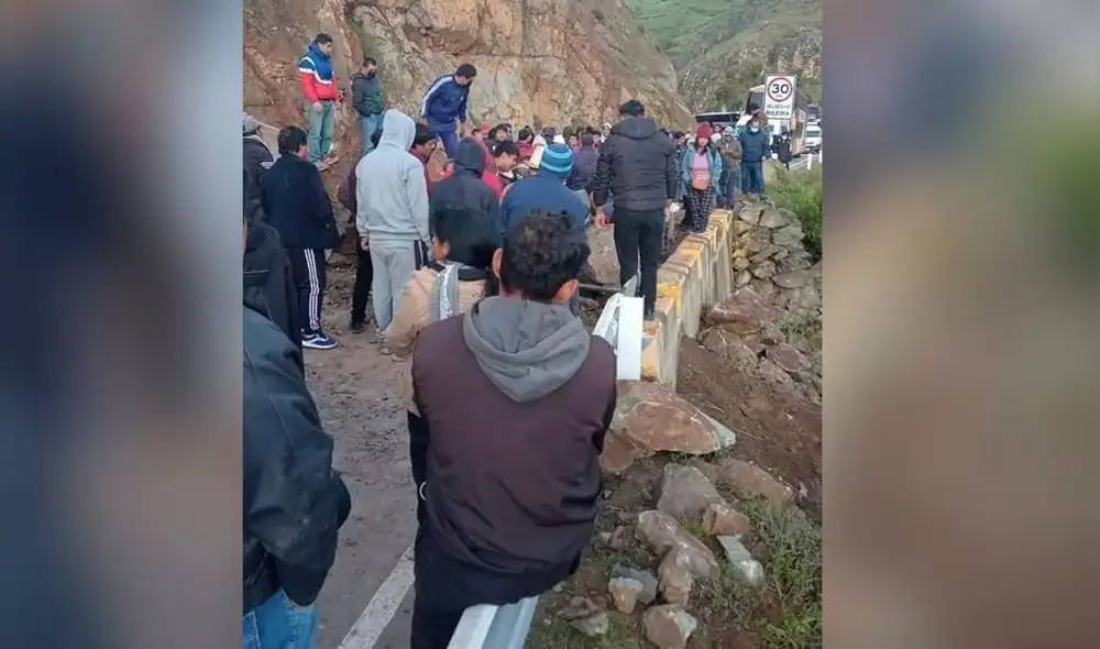 La circulación de vehículos se vio interrumpida desde la madrugada de este domingo. Foto: Noticias Digital Áncash