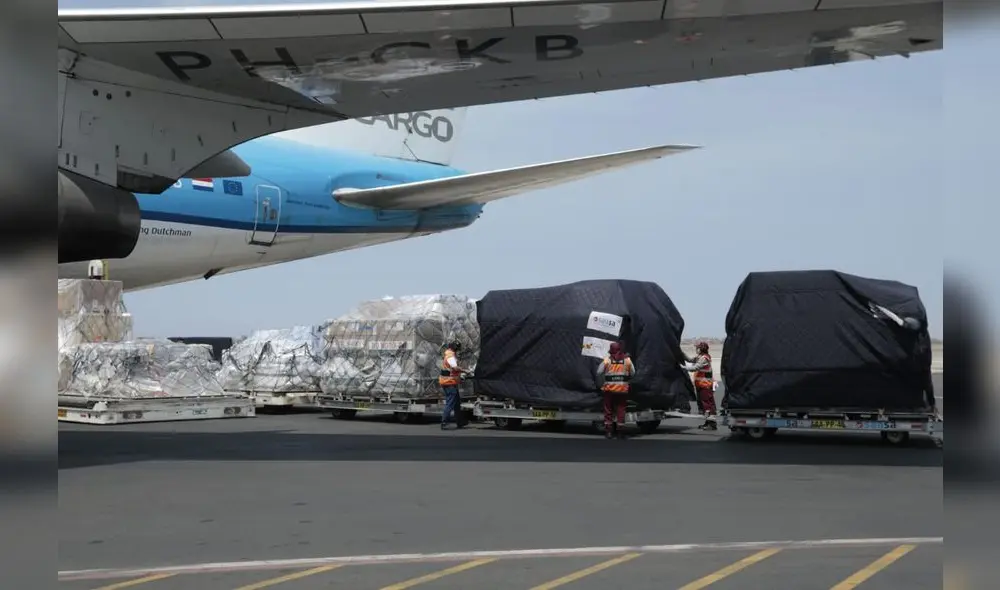 Al Aeropuerto Internacional Jorge Chávez arribaron 1 296 300 dosis de vacunas contra la #COVID19 del laboratorio Moderna procedentes de Bélgica. Foto:Minsa