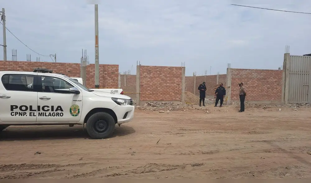 Agentes policiales de la comisaría de El Milagro llegaron para custodiar la zona. Foto: cortesía