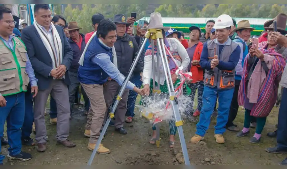Gobernador Henry Borja dio inicio a obra de construcción de canal de riego. Foto: GRA.