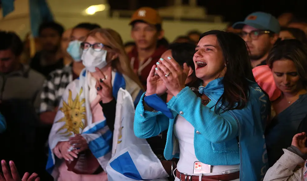 Simpatizantes del "No" celebraron en una concentración durante el referéndum en Montevideo (Uruguay). Foto: EFE