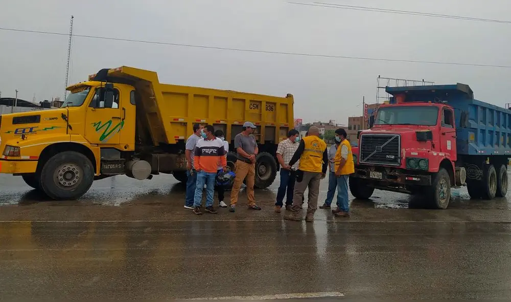 Vía tomada conduce hacia regiones del sur y nororiente. Foto: Rosa Quincho/URPI-LR Vía tomada conduce hacia regiones del sur y nororiente. Foto: Rosa Quincho/URPI-LR
