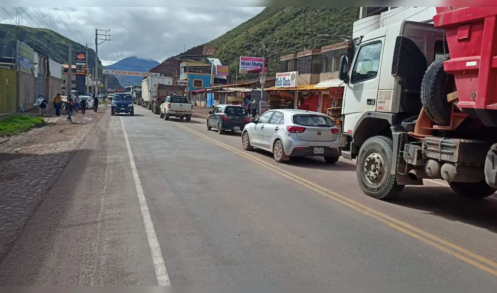 Camioneros afiliados a GNTC acatan paro indefinido. Anuncian que vehículos se colocarán a un lado de las vías. Foto: Alexander Flores / URPI-LR Camioneros afiliados a GNTC acatan paro indefinido. Anuncian que vehículos se colocarán a un lado de las vías. Foto: Alexander Flores / URPI-LR