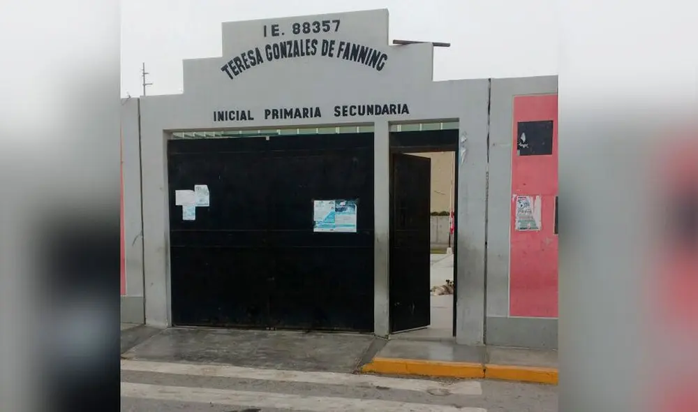 Los hechos sucedieron a pocos metros de la puerta principal del plantel. Foto: Facebook.