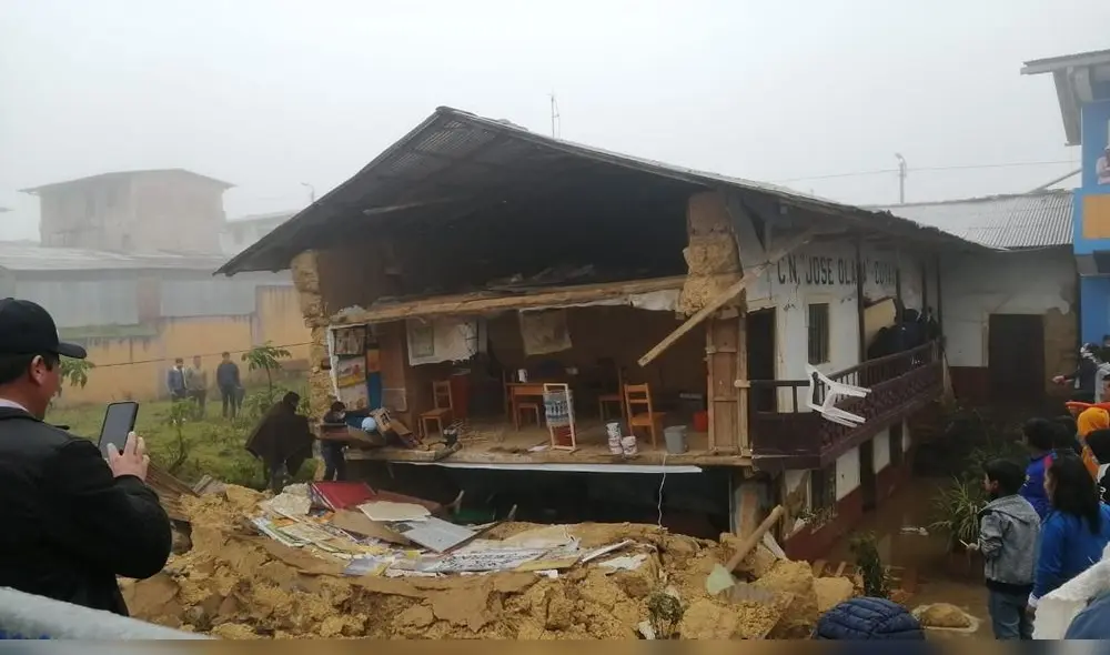 Lluvias ocasionaron el derrumbe de la vieja infraestructura del colegio José Olaya de Cutaxi en Conchán, Chota. Foto: Edyc Mv Mav.