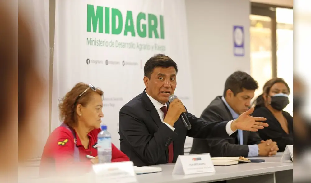 Ministro Oscar Zea reitera propuesta para uso de la leche fresca en elaboración de leche evaporada. Foto: Midagri Ministro Oscar Zea reitera propuesta para uso de la leche fresca en elaboración de leche evaporada. Foto: Midagri