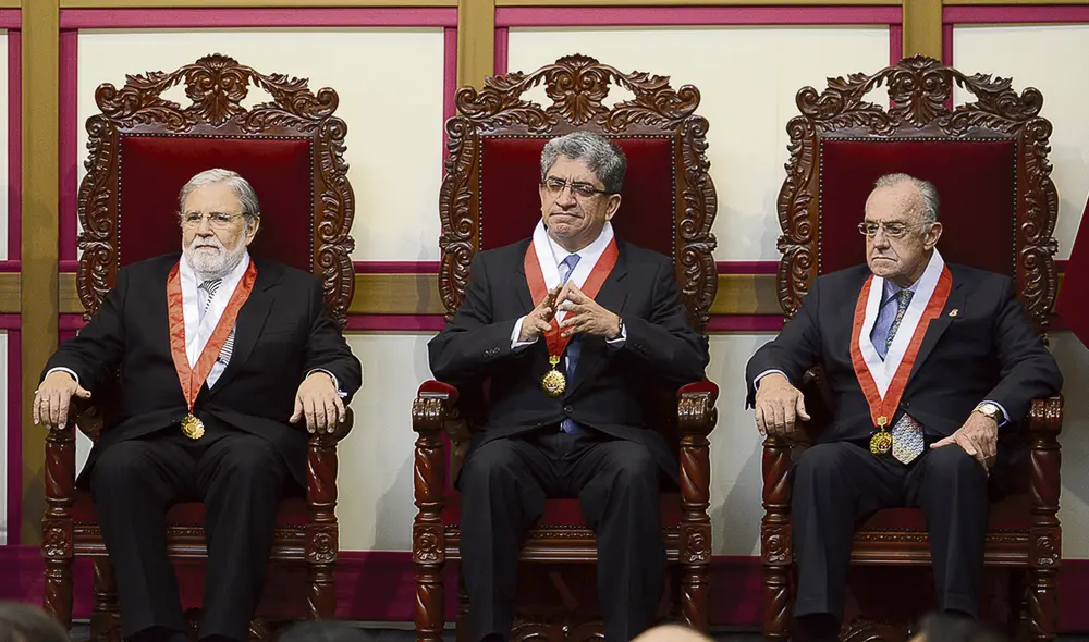 Postura. Ernesto Blume, José Luis Sardón y Augusto Ferrero han logrado mayoría en fallos opuestos a los derechos humanos, al usar el voto dirimente del último, que es el presidente. Foto: difusión