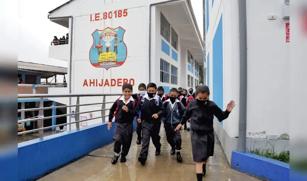 Escolares regresan a sus aulas luego de dos años. Foto: Gobierno Regional de La Libertad Escolares regresan a sus aulas luego de dos años. Foto: Gobierno Regional de La Libertad