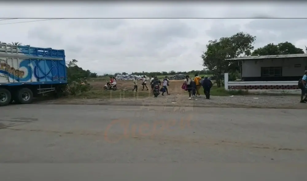 Algunos continuaron su viaje luego de hacer transbordo. Foto: Mi Querido Chepén Algunos continuaron su viaje luego de hacer transbordo. Foto: Mi Querido Chepén