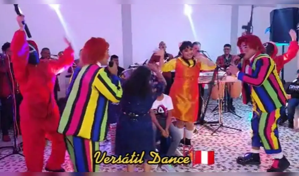 Los payasos animaron a la señora para que baile. Foto: captura de TikTok