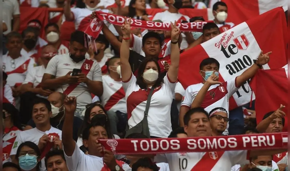 Hinchas llegaron desde temprano al Estadio Nacional. Foto: Conmebol.