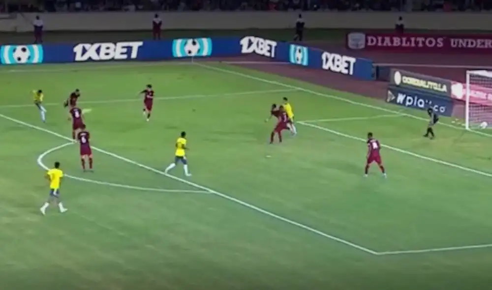 Luis Díaz sacó un potente disparo que pudo terminar en gol para Colombia. Faríñez salvó a Venezuela. Foto: captura GolPerú