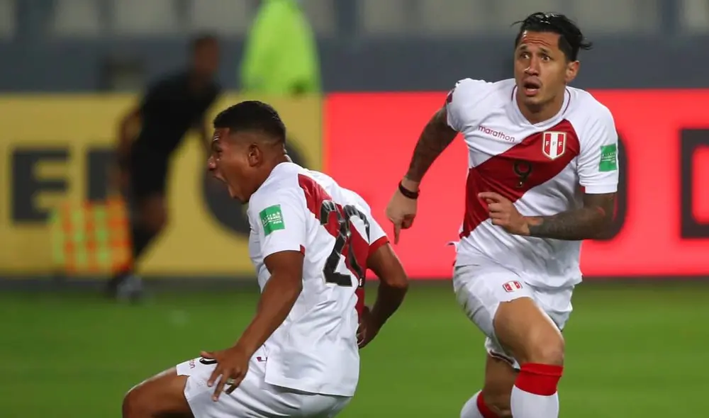 La Blanquirroja se fue al descanso ganando 2-0 con goles de Lapadula y Yotún. Foto: Twitter/@SeleccionPeru La Blanquirroja se fue al descanso ganando 2-0 con goles de Lapadula y Yotún. Foto: Twitter/@SeleccionPeru