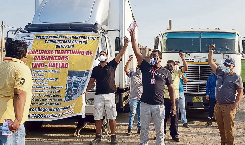 Paro indefinido. Transportistas de carga pesada protestan por alza de precios de los combustibles y exigen diálogo con el Ejecutivo. Foto: difusión Paro indefinido. Transportistas de carga pesada protestan por alza de precios de los combustibles y exigen diálogo con el Ejecutivo. Foto: difusión