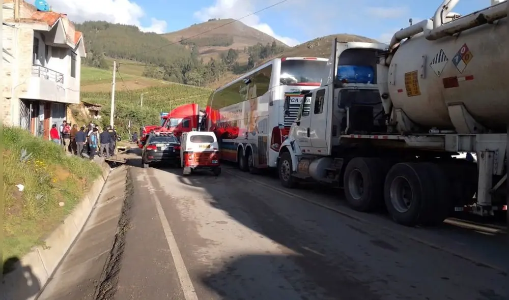 Bloqueos de esta vía se intensificaron durante el martes y miércoles. Foto: Sierra Norte. Bloqueos de esta vía se intensificaron durante el martes y miércoles. Foto: Sierra Norte.