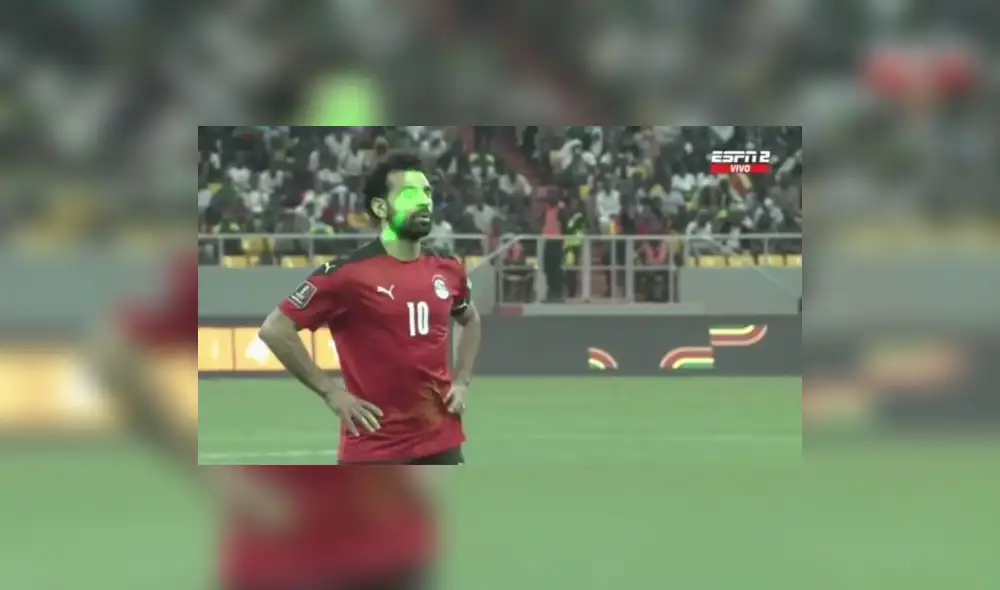 Momento donde Salah es apuntando con láseres en la ejecución de su penal. Foto: ESPN Momento donde Salah es apuntando con láseres en la ejecución de su penal. Foto: ESPN