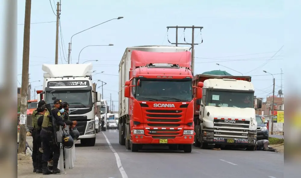 Compañías informaron que esta medida fue tomada a través de sus páginas oficiales y con avisos en las afueras de sus agencias. Foto: Jaime Mendoza / La República