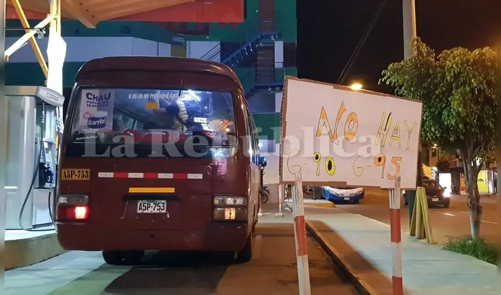 Grifos colocaron letreros para comunicar situación a conductores. Foto: Alexis Choque/La República