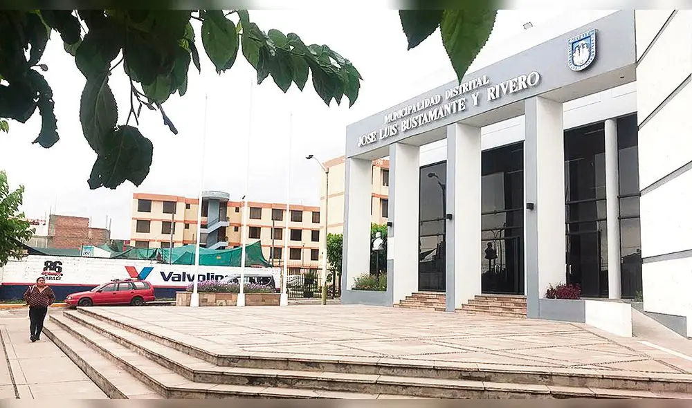 Polémica. El alcalde fue ampayado usando una camioneta oficial. También contrata allegados. Foto: La República Polémica. El alcalde fue ampayado usando una camioneta oficial. También contrata allegados. Foto: La República