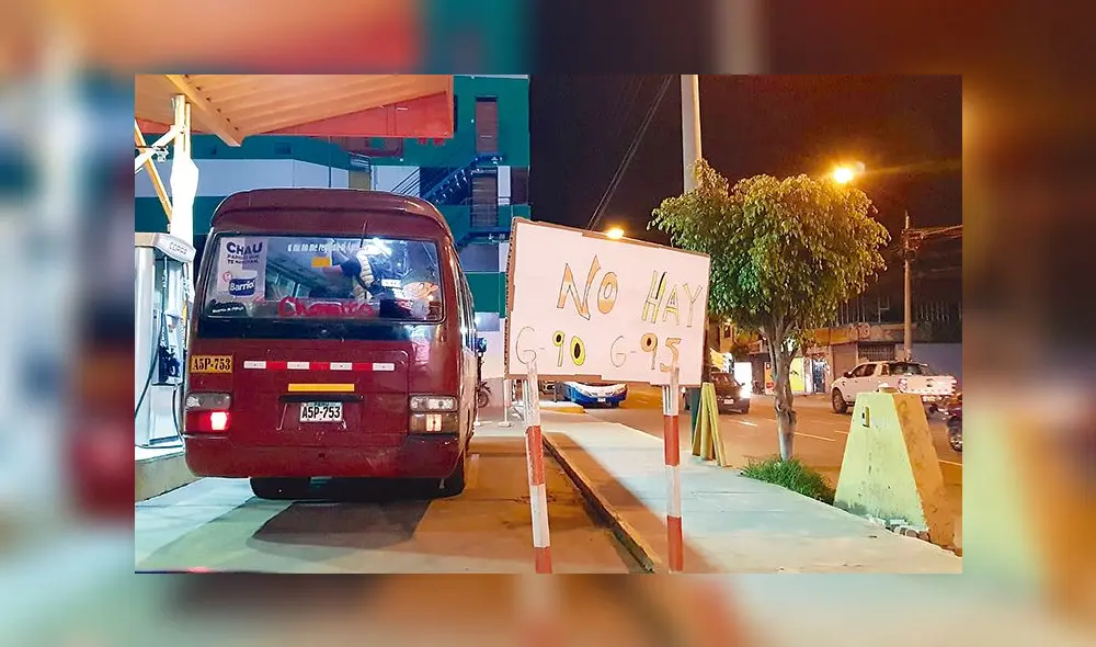 Grifos de Arequipa. Varias estaciones de servicio anoche ya no tenían combustible, cisternas que los abastecen se encuentran varados en la Panamericana por bloqueos. Foto: La República Grifos de Arequipa. Varias estaciones de servicio anoche ya no tenían combustible, cisternas que los abastecen se encuentran varados en la Panamericana por bloqueos. Foto: La República