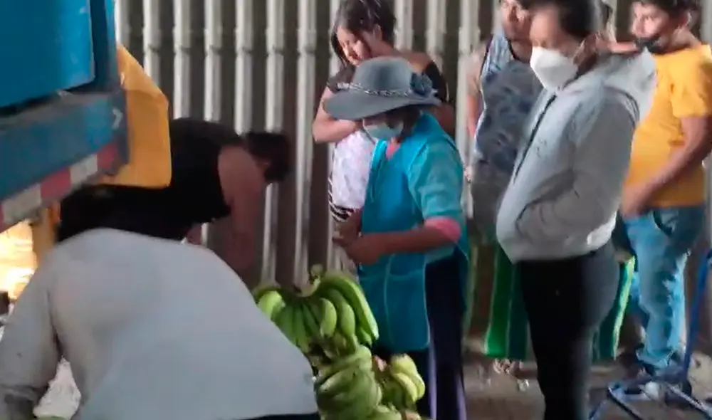 Un manojo de plátanos, cerca de 7 unidades, se vende a S/ 1.00. Foto: Frase Corta