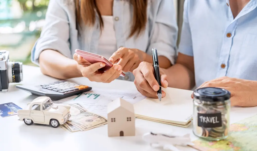 Te compartimos cinco recomendaciones para que disfrutes estos días sin preocupaciones en cuanto a tus finanzas personales. Foto: Envato.