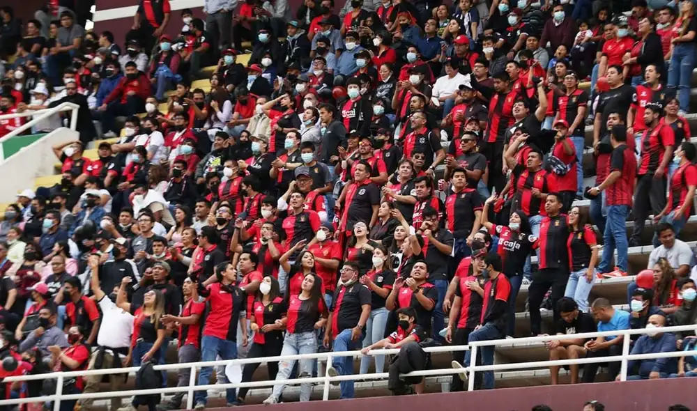 Hinchada de Melgar podrá acompañar al equipo a Brasil. Foto: Prensa FBC Melgar.