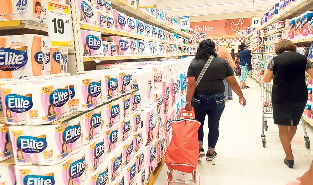 Incremento. Papel higiénico ahora cuesta S/ 38,20. Foto: Félix Contreras/ La República