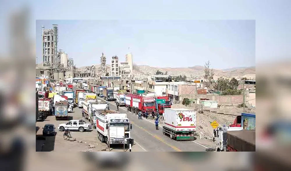 Vía Arequipa-Puno. Clave para traslado de minerales. Foto: La República Vía Arequipa-Puno. Clave para traslado de minerales. Foto: La República