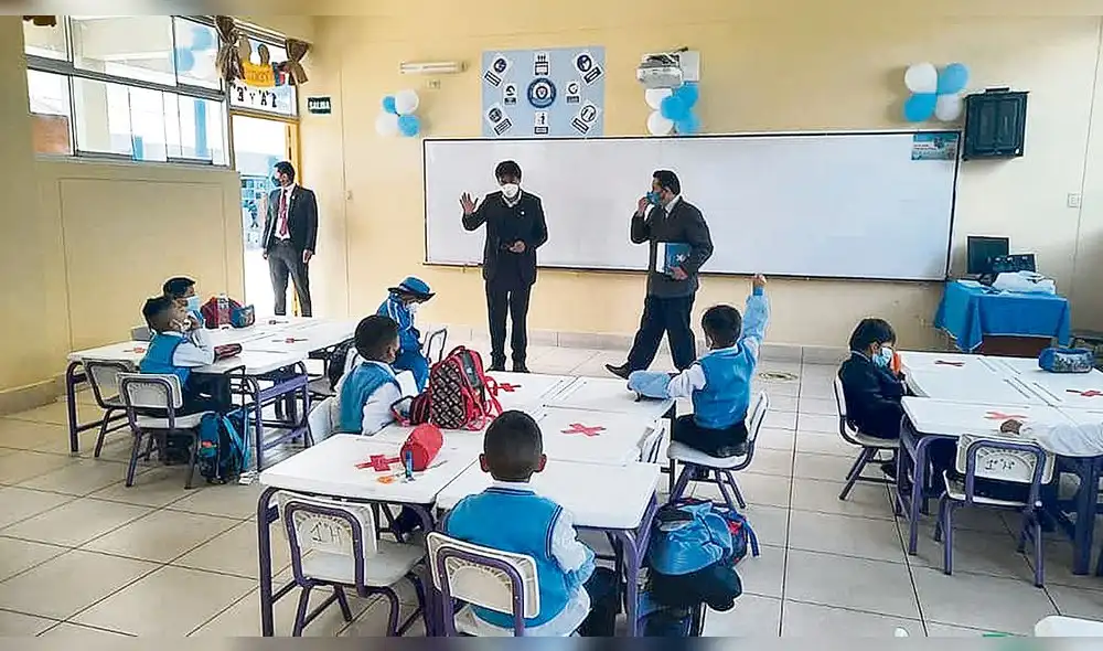 Obligatorio. Norma obliga que desde el 15 de abril todos cuenten con las tres dosis. Foto: La República