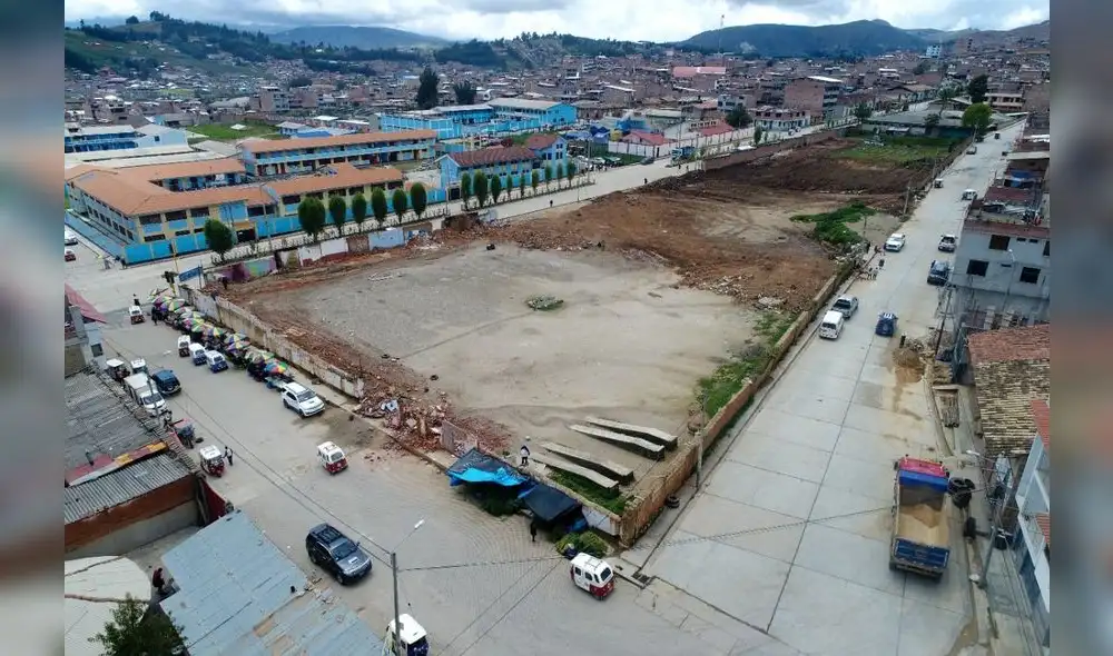 Comuna y Ejército desalojaron del terreno a ambulantes y transportistas. Foto: GRLL
