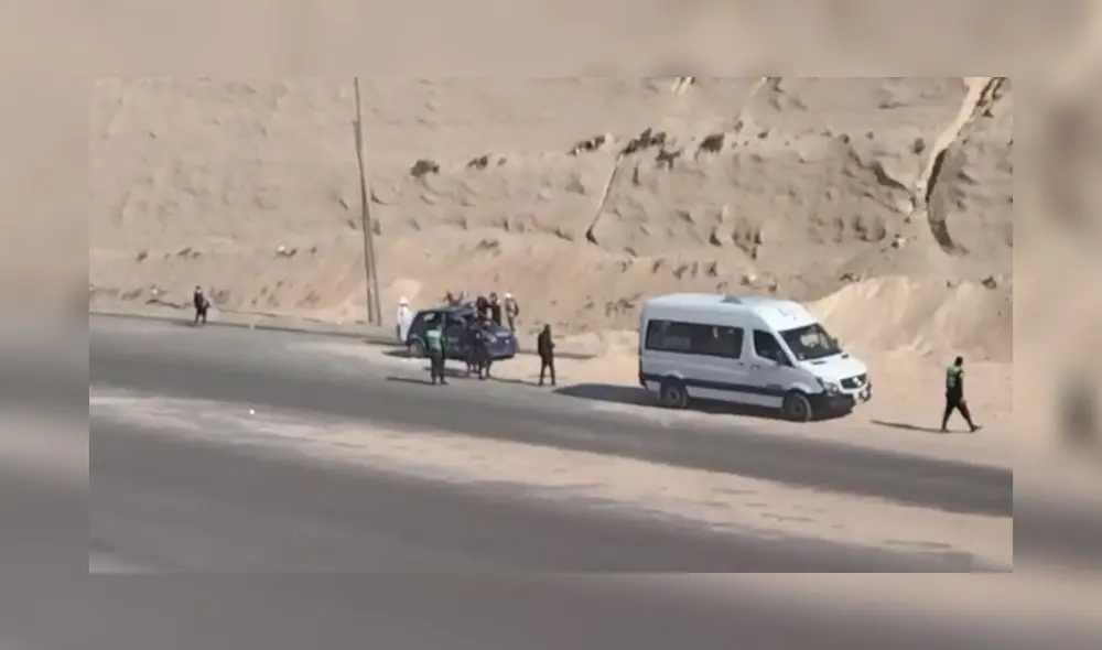 Policía llegó hasta la autopista Arequipa - La Joya para el levantamiento del cadáver. Foto: Captura EPA Noticias