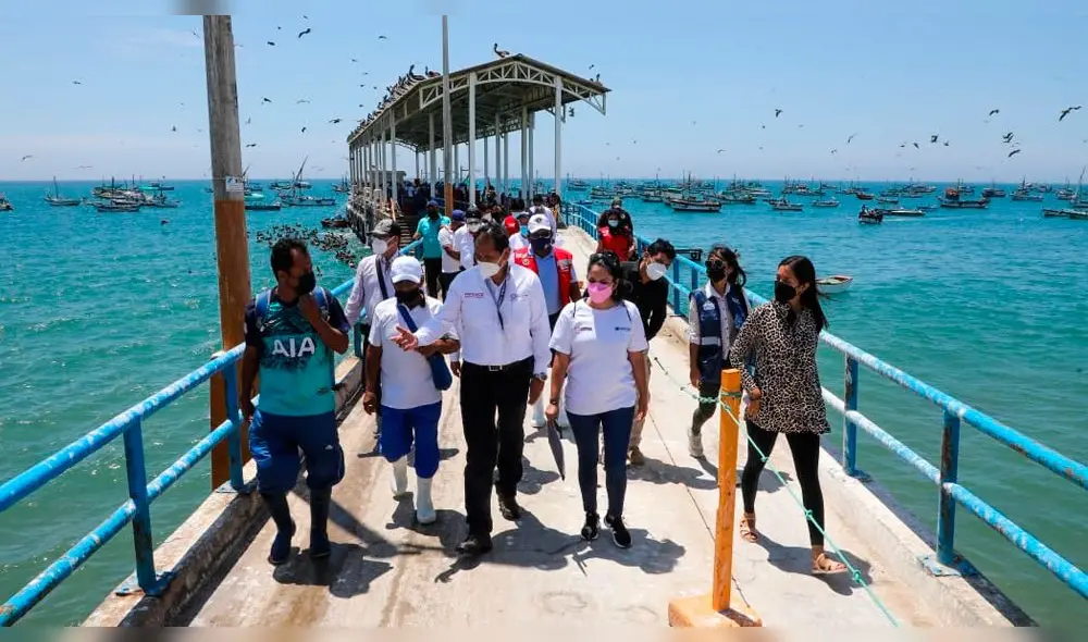 Ministro José Luis Prado recorrió desembarcaderos pesqueros de Piura y Tumbes. Foto: Produce